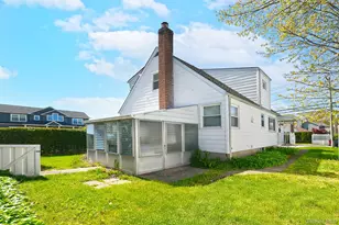 36 Millwood Ln, Merrick, NY 11566 - Photo 22