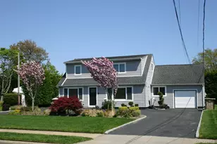 121 Ocean Ave, Massapequa, NY 11758 - Photo 4