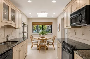 7 Northgate Ct, Melville, NY 11747 - Photo 4