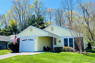 541 Stratford Ln, Ridge, NY 11961 - Photo 2