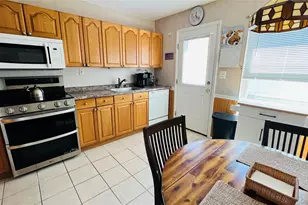 541 Stratford Ln, Ridge, NY 11961 - Photo 4