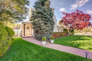 63 Buckingham Pl, Lynbrook, NY 11563 - Photo 2