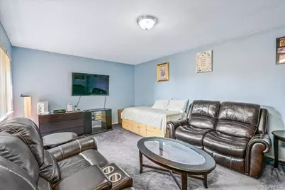 144-55 Melbourne Ave #2E, Flushing, NY 11367 - Photo 2