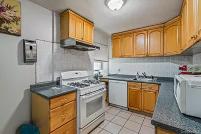 144-55 Melbourne Ave #2E, Flushing, NY 11367 - Photo 12