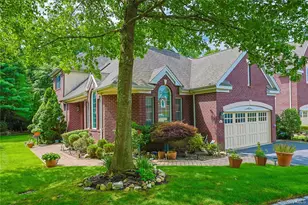 14 Belvedere Ct, North Hills, NY 11030 - Photo 2