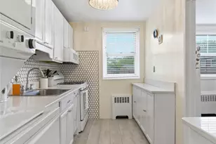 61-16 Little Neck Pkwy, Little Neck, NY 11362 - Photo 12