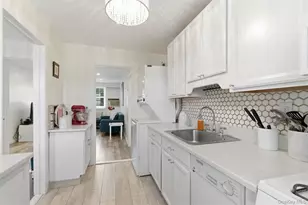 61-16 Little Neck Pkwy, Little Neck, NY 11362 - Photo 14