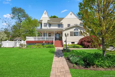 25 Bolton Street, Lindenhurst, NY 11757 - Photo 1