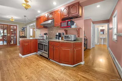 25 Bolton Street, Lindenhurst, NY 11757 - Photo 8