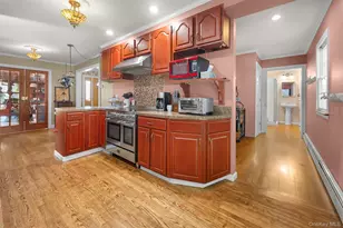 25 Bolton St, Lindenhurst, NY 11757 - Photo 8
