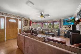 25 Bolton St, Lindenhurst, NY 11757 - Photo 16