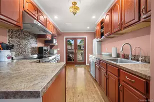 25 Bolton St, Lindenhurst, NY 11757 - Photo 6