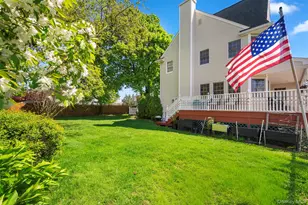 25 Bolton St, Lindenhurst, NY 11757 - Photo 32