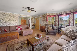 25 Bolton St, Lindenhurst, NY 11757 - Photo 14