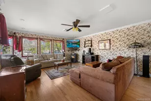 25 Bolton St, Lindenhurst, NY 11757 - Photo 18