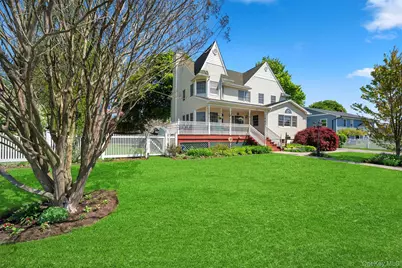 25 Bolton Street, Lindenhurst, NY 11757 - Photo 2