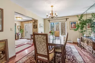 18 Lincoln Ave, Dix Hills, NY 11746 - Photo 12