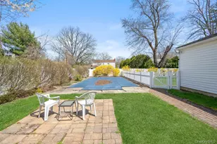 18 Lincoln Ave, Dix Hills, NY 11746 - Photo 36