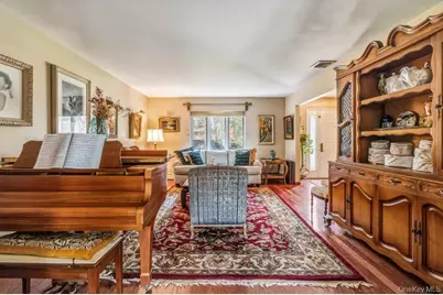 18 Lincoln Avenue, Dix Hills, NY 11746 - Photo 8