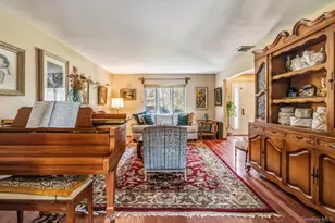18 Lincoln Ave, Dix Hills, NY 11746 - Photo 8