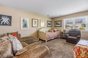 18 Lincoln Ave, Dix Hills, NY 11746 - Photo 28