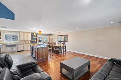 539 Nassau Avenue, Freeport, NY 11520 - Photo 6