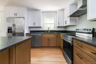 10 Tudor Dr, Stony Brook, NY 11790 - Photo 14