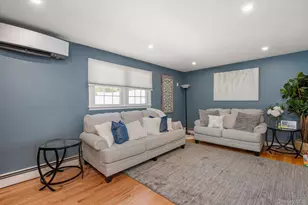 41 Disc Ln, Wantagh, NY 11793 - Photo 4