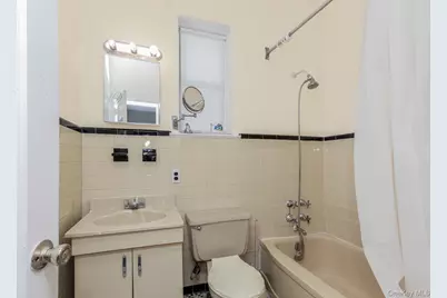 429 E 238th Street, Bronx, NY 10470 - Photo 18