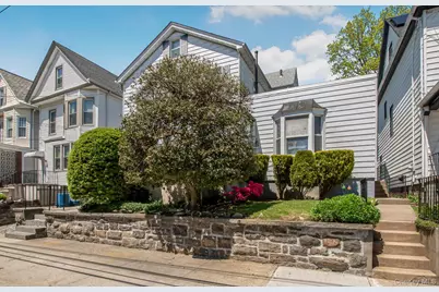 429 E 238th Street, Bronx, NY 10470 - Photo 2