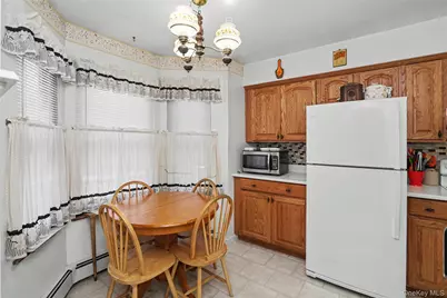 2410 Farmers Avenue #16, Bellmore, NY 11710 - Photo 4