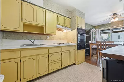 26505 Hillside Avenue, Floral Park, NY 11004 - Photo 16
