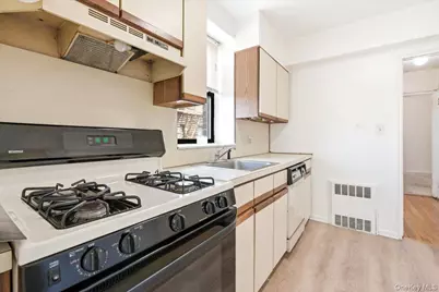 102-12 65th Avenue #C35, Forest Hills, NY 11375 - Photo 16