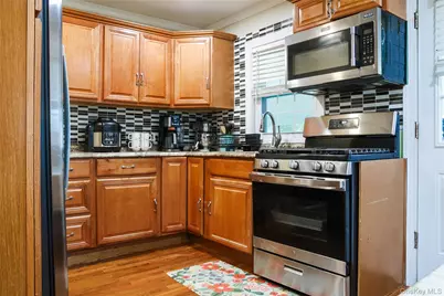 7 Oak Street, Brentwood, NY 11717 - Photo 10