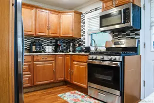 7 Oak St, Brentwood, NY 11717 - Photo 10