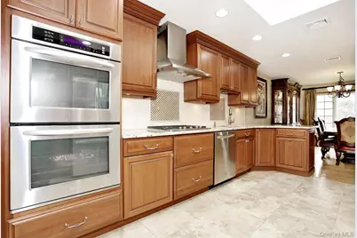 8 Medford Place, Nanuet, NY 10954 - Photo 12
