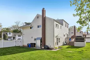 7 Bowden Dr, Huntington Station, NY 11746 - Photo 20