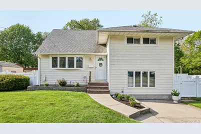 7 Bowden Drive, Huntington Station, NY 11746 - Photo 2
