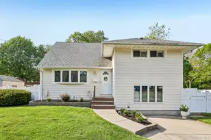 7 Bowden Dr, Huntington Station, NY 11746 - Photo 2