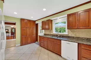 14 Victor Ln, Poughkeepsie, NY 12601 - Photo 10