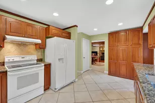 14 Victor Ln, Poughkeepsie, NY 12601 - Photo 10