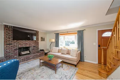 23 Gables Drive, Hicksville, NY 11801 - Photo 6