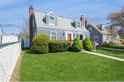 23 Gables Drive, Hicksville, NY 11801 - Photo 2