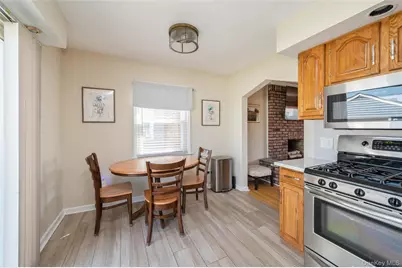 23 Gables Drive, Hicksville, NY 11801 - Photo 8