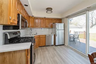 23 Gables Dr, Hicksville, NY 11801 - Photo 10