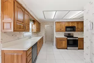 2 Barrett Ct, Nesconset, NY 11767 - Photo 6