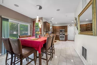 9 Paddock Lane, Medford, NY 11763 - Photo 8