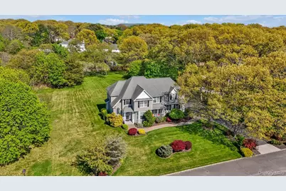 9 Paddock Lane, Medford, NY 11763 - Photo 2