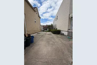 1871 Matthews Avenue, Bronx, NY 10462 - Photo 4