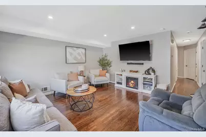 50 Lantern Street, Huntington, NY 11743 - Photo 2